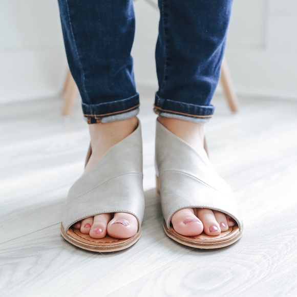 QWENN Cut Out Flats   - GREY - Picture 6 of 7